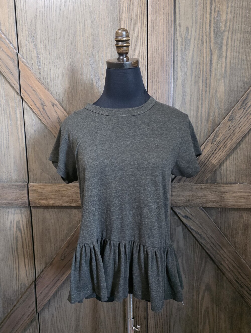 THE GREAT. Olive Ruffle-Hem Tee